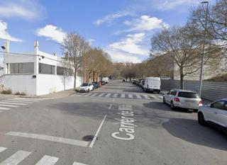 Bâtiment à usage industriel  Milan. Amplia nave industrial en polígono de ripollet  oportunidad para