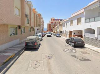 Casa adossada  Mar caspio. Amplio adosado en playa la caracola, adra  oportunidad de invers