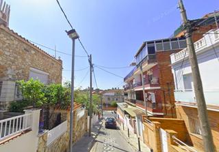 Pis  Lliri, del. Oportunidad de inversión en castelldefels piso a reformar en els