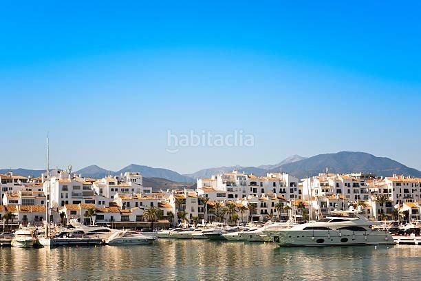 Foto ded885f7-cb18-4bd3-a554-4d0a1f00c0a9. Edificio in Puerto Banús Marbella