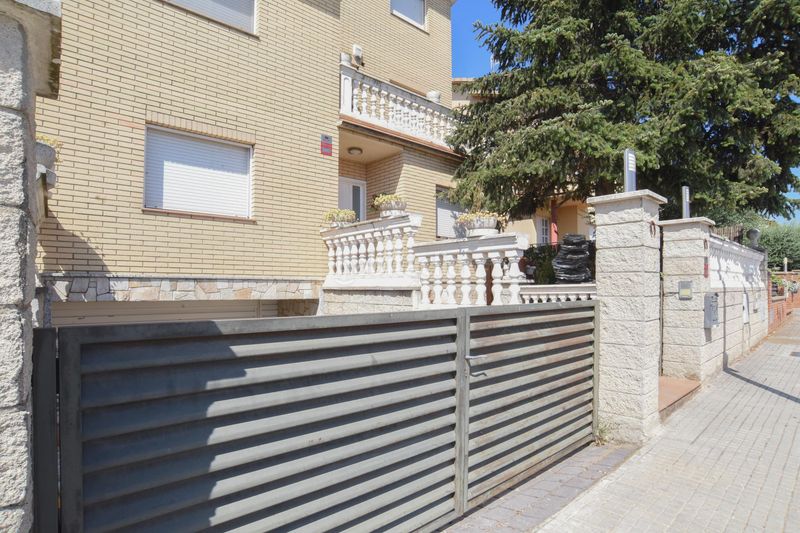 Foto 13f329a4-c166-4a03-bee6-83a897e3aa49. Piso casa en venta en calle josep pla en Llinars del Vallès