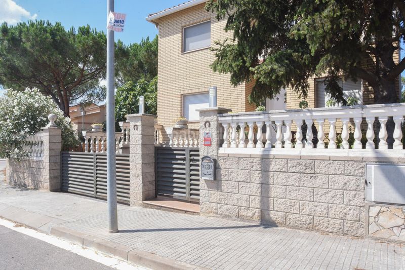 Foto 1d58bf53-72fc-4c36-9255-b2fc62604830. Piso casa en venta en calle josep pla en Llinars del Vallès