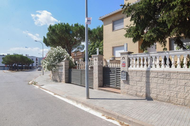 Foto 209ed7a7-1665-4fd4-9cfa-13766d566a5e. Piso casa en venta en calle josep pla en Llinars del Vallès