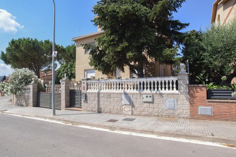 Foto ca6ab8e6-d9c4-4a89-9ded-534c052bff99. Piso casa en venta en calle josep pla en Llinars del Vallès