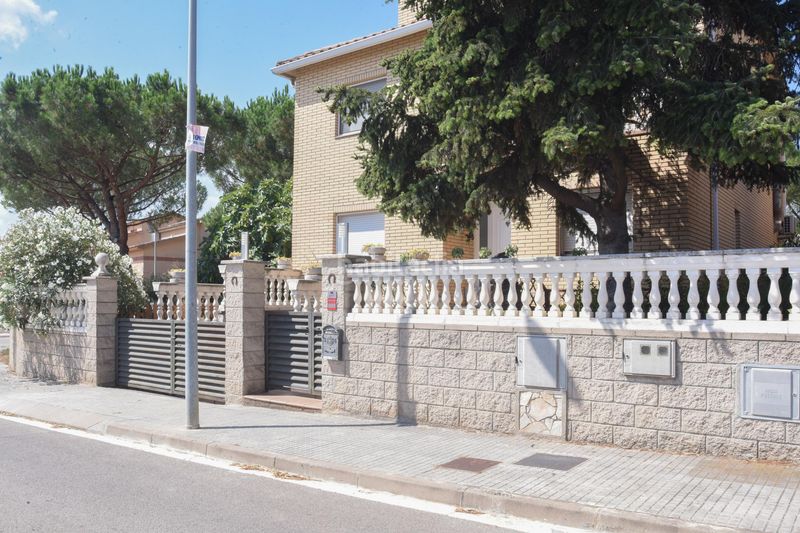 Foto dafd8bce-ab31-49d2-b178-fa0dd1e3c099. Piso casa en venta en calle josep pla en Llinars del Vallès