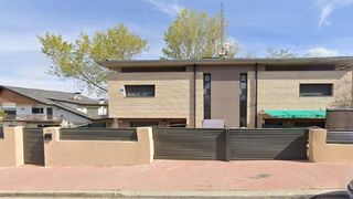 Pis a calle Grecia