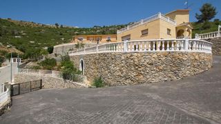Flat  Calle serral llarg. Chalet adosado en venta en calle serral llarg