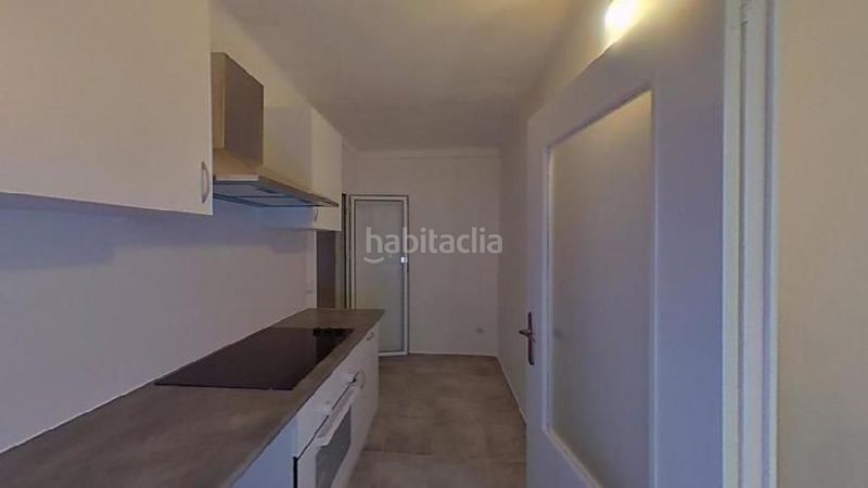 Foto c28af181-b3bf-48a8-810e-cd68d030b3d5. Casa aparellada a Vilapicina - Torre Llobeta Barcelona