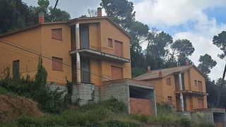 Chalet  Avda can massuet. Obra parada en venta en avda can massuet