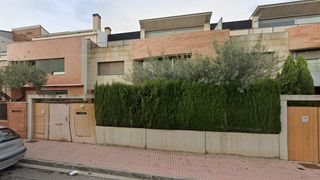 Casa adossada a calle Juan Herrera