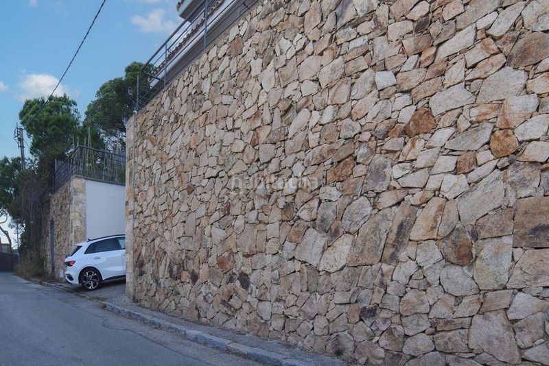 Foto 9b58e969-a14d-4102-be72-f4cf4073246a. Casa aparellada a Roca Grossa Lloret de Mar