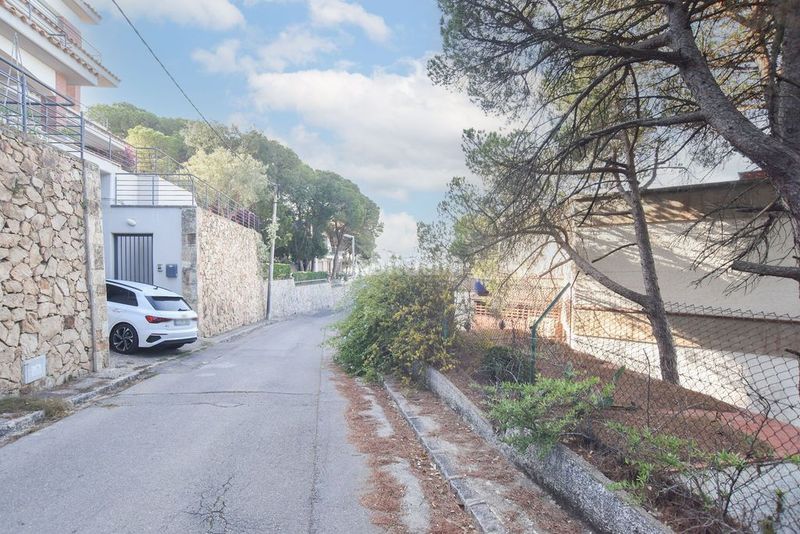 Foto d75128df-5cf7-460a-b190-7f8be2ee55ff. Casa aparellada a Roca Grossa Lloret de Mar