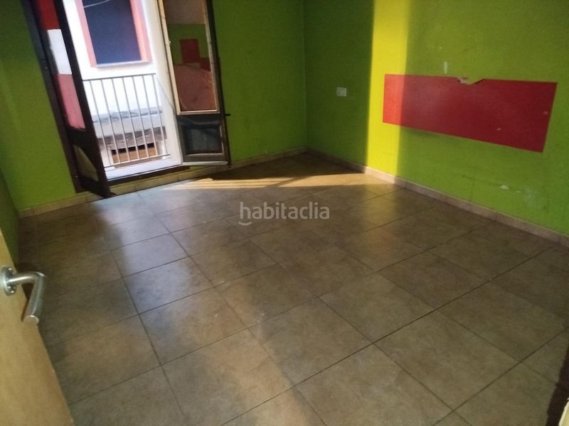 Foto aec4d787-a18b-467f-8954-3c37d64ae36b. Local comercial edificio , girona en Olot