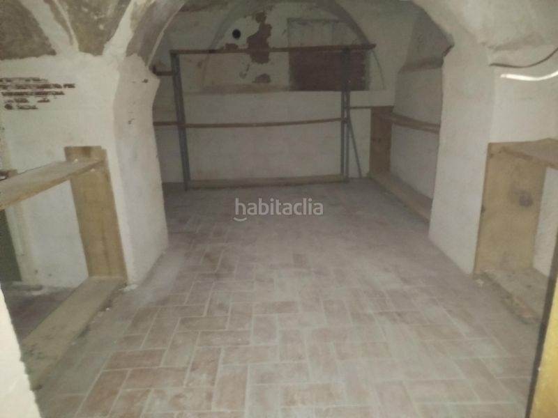 Foto c5af81b1-61b5-482d-b3f1-79011d6b95a2. Local comercial edificio , girona en Olot