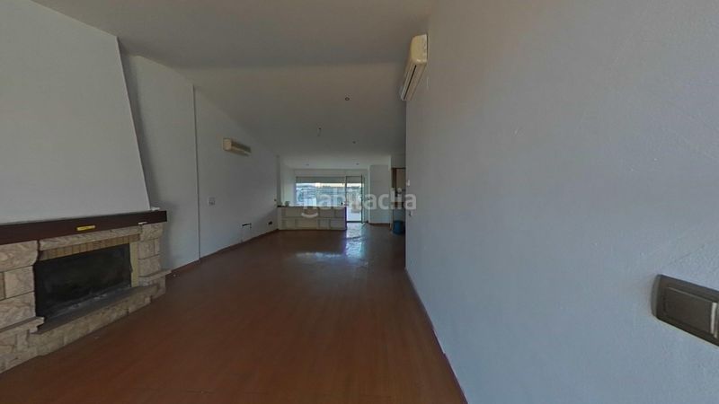 Foto 5491df42-a61d-49c6-848a-5fc55074b7fa. Casa aparellada a Centre Blanes