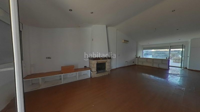 Foto 6473f243-1075-456d-ad77-97e94ed94cc8. Casa aparellada a Centre Blanes