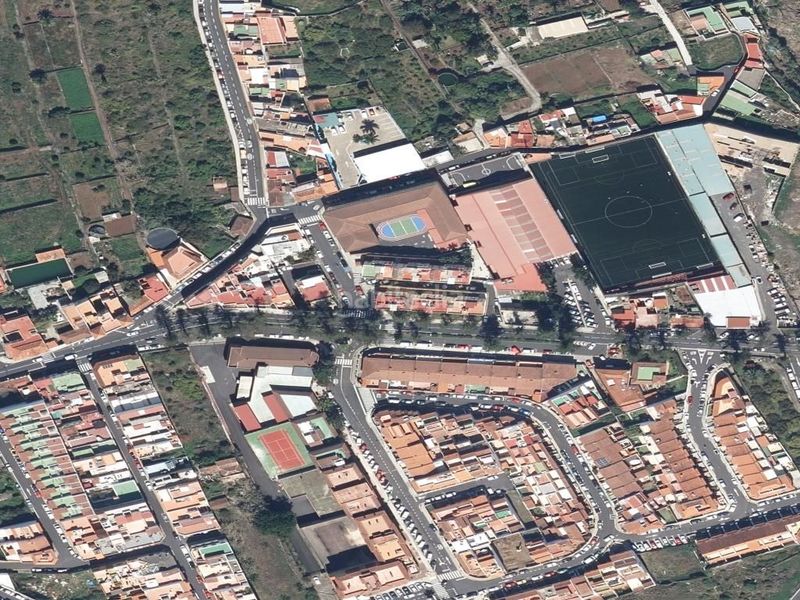 Foto 1681c0a6-8bc1-4c8a-a6cc-5c78e6d3db87. Pis a Centro Orotava (La)