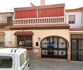 Maison  La hoja roja. Vivienda en rinconada la sevilla