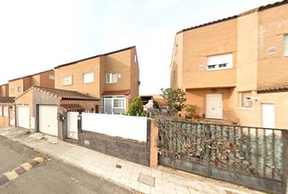Xalet  Lorenzo carrillo rojas. Inmueble en yuncler