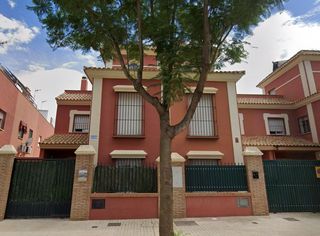 Casa  Cl. burguillos. Inmueble en brenes