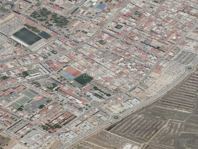 Foto e449b2d3-7d8a-4467-ba1a-9071fcbb8aaa. Casa adossada a El Carmen San Fernando