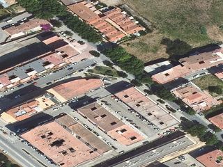 Flat  Calle port lligat 1 av. marignane,. Piso en calle port lligat 1 av. marignane, en figueres, girona
