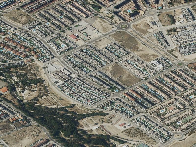 Foto a6e32a87-1f81-4b9c-bd6e-03a0eed0d601. Pis a Urbanización El Mediterráneo Arroyomolinos