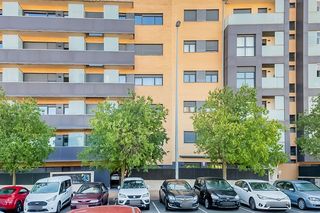 Flat in Calle Madres De La Plaza De Mayo