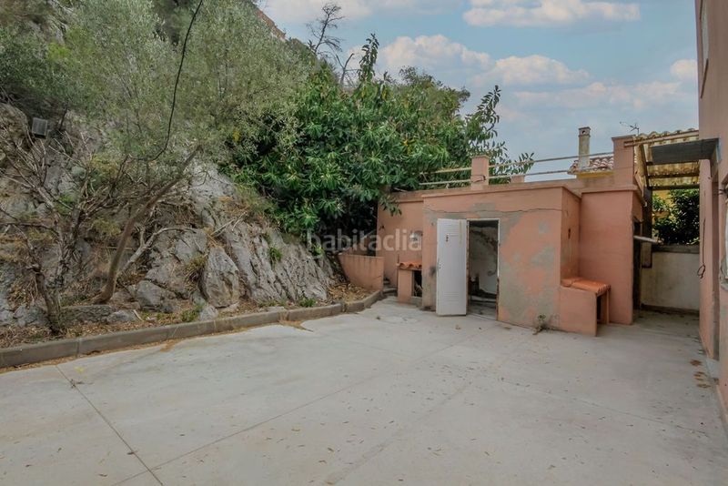 Foto a783b271-bf74-4fdd-adb5-7a02a4b47941. Pis a les botigues de Sitges Sitges