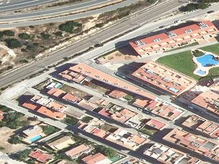 Edificio  Calle eudald pedrola i millan. Conjunto de 2 viviendas y 5 garajes en el mismo edificio en l am