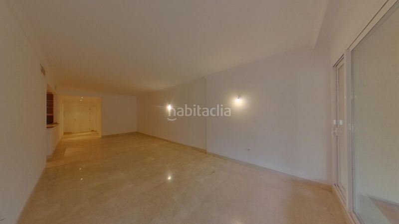 Foto 0179774e-a9ca-45ba-b3ab-508ff4e137df. Pis a Elviria Marbella