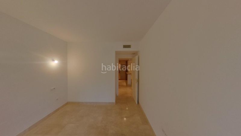 Foto db1bceb8-3c95-4c4f-bad9-27514d9a6fa3. Pis a Elviria Marbella