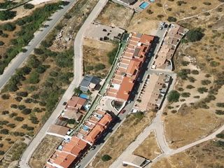 Edificio  Calle castillejo. Conjunto de 2 viviendas en el mismo edificio en cogollos de la v
