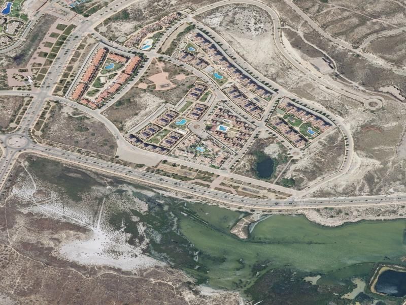 Foto bf4f0d8a-9e90-417a-bca3-e1be0e59fb17. Edifici a Las Salinas Vera