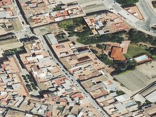 Edificio  Calle de andalucia. 2 locales en conjunto comercial en aguilar de la frontera, córdo