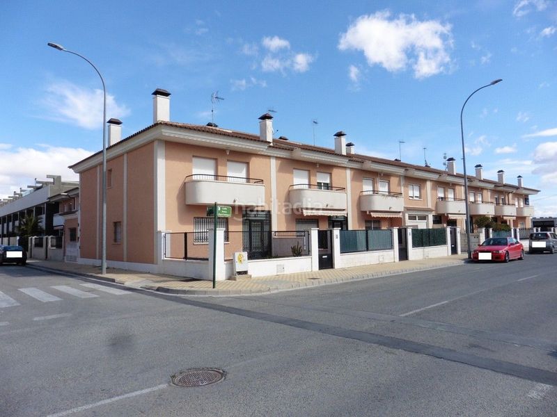 Foto c4f3280d-fc73-417b-9ada-811df56cba62. Chalet  adosado en avenida cordoba, en Yecla