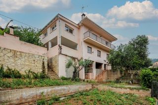 Chalet  Calle ginesta. Chalet independiente en calle ginesta, corbera de llobregat