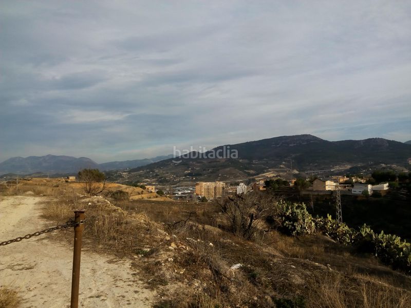 Foto a945cdee-a2ec-465e-9efc-21317ffb6278. Terreny residencial a Zona Nord Alcoi