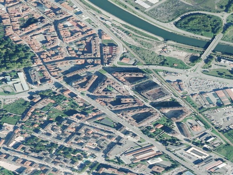 Foto 7a3f8c18-ca59-4c31-9eca-8805be0c2502. Pis a Versalles Avilés