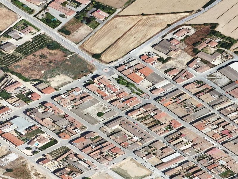 Foto f0b83e64-910c-4faa-9f4a-26bd98641a0e. Pis a Almacelles