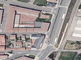 Chalet  Antonio cerda 2. Venta de garaje en león