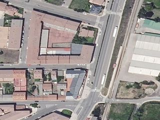 Chalet  Antonio cerda 2. Venta de garaje en león