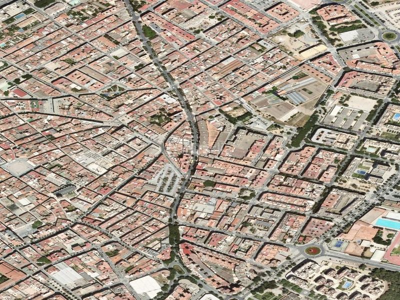 Foto cc954049-5b08-4dd3-85b3-14cf57535b07. Casa adossada a Llevant Reus
