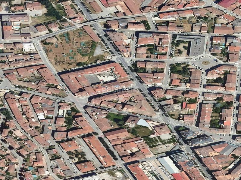 Foto a6f553ef-8226-435b-87dd-6302eca537c8. Aparcament cotxe a Olot