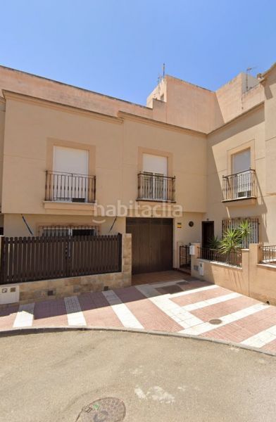 Foto 947c88ac-6fbc-4811-b384-9ea75e7c3287. Casa adossada a Adra