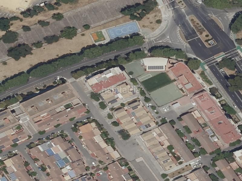 Foto fbe0fa8e-b7c2-4ad0-97d6-cb928d3cf213. Casa a colores - entreparques Sevilla