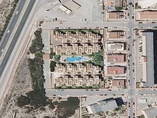 Casa a AV. HOLANDESES 11-13 2 3ª Planta 00031