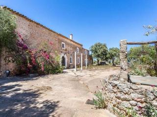 Country house in Gran Via de Colom