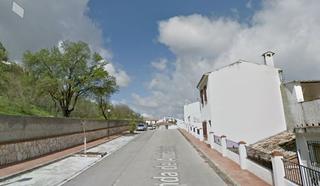 Casa adossada a Almedinilla