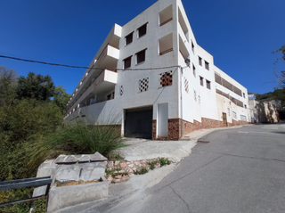 Edifici a Paterna del Río. Venta de 38 apartamentos  3 locales  38 garajes en carretera gua